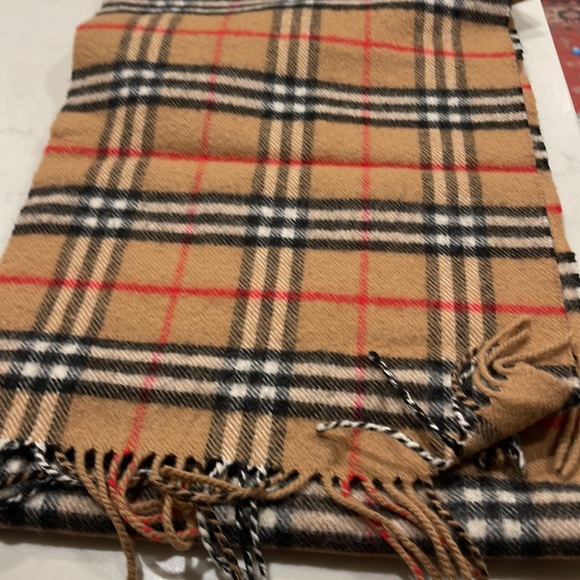 Burberry authentic scarf - Picture 4 of 4